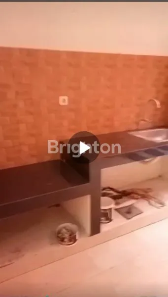 image RUMAH BAGUS 2 LT TAPI MURAH DI DEKAT STADION MANAHAN (4)