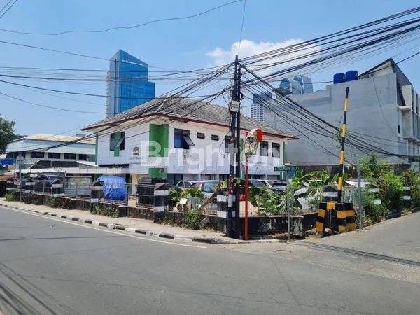 MURAH RUMAH 2 LANTAI EX KANTOR DENGAN PARKIR LUAS DI MAMPANG PRAPATAN HARGA DI BAWAH NJOP TEGAL PARANG JAKARTA SELATAN