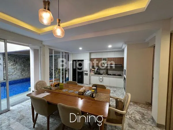 image DISEWAKAN RUMAH MEWAH FULL FURNISH ADA PRIVATE POLL DI SENTUL CITY (3)