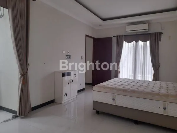 image RUMAH MEWAH TERMURAH FULLY FURNISHED DI KAWASAN ELIT PERUMAHAN VILLA TAMARA (8)