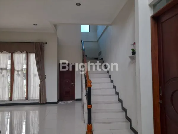 image RUMAH MEWAH TERMURAH FULLY FURNISHED DI KAWASAN ELIT PERUMAHAN VILLA TAMARA (2)