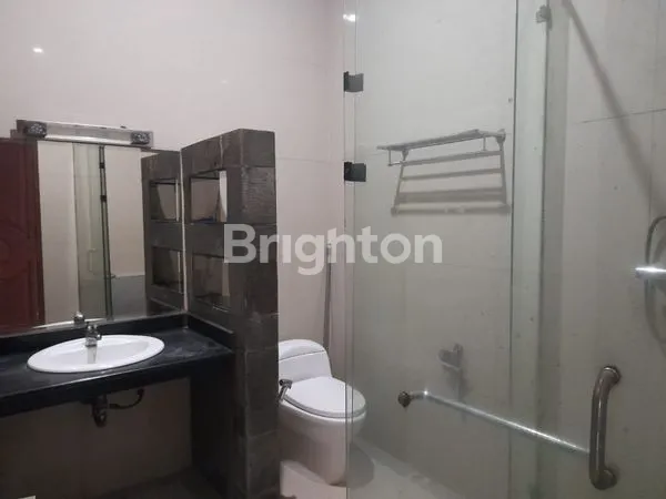 image RUMAH MEWAH TERMURAH FULLY FURNISHED DI KAWASAN ELIT PERUMAHAN VILLA TAMARA (3)