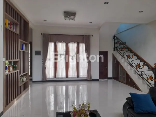 image RUMAH MEWAH TERMURAH FULLY FURNISHED DI KAWASAN ELIT PERUMAHAN VILLA TAMARA (4)