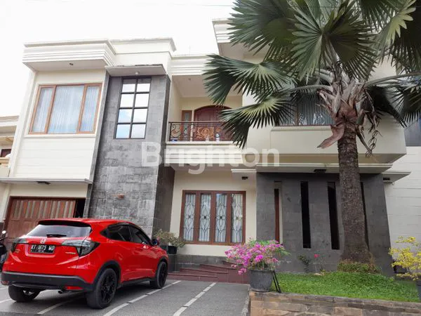 image RUMAH MEWAH TERMURAH FULLY FURNISHED DI KAWASAN ELIT PERUMAHAN VILLA TAMARA (1)