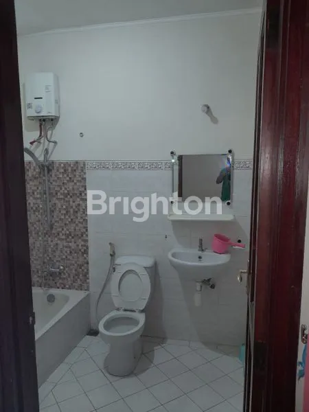 image RUMAH DI TAMAN GAPURA CITRALAND SURABAYA DEKAT GWALK (4)