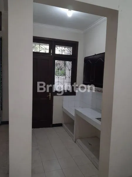 image RUMAH DI TAMAN GAPURA CITRALAND SURABAYA DEKAT GWALK (6)