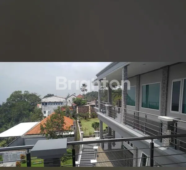 image VILLA SIAP PAKAI 2 LANTAI MINIMALIS MEWAH SANGAT TERAWAT NOL JALAN RAYA TRAWAS DEKAT TANARIA PARK (2)