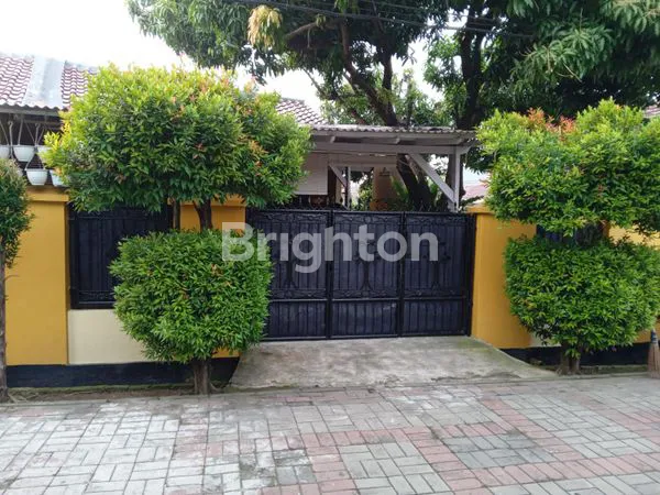 image RUMAH HOEK ASRI HALAMAN LUAS RUMAH SIAP HUNI DALAM CLUSTER GRAND PRIMA BEKASI (1)