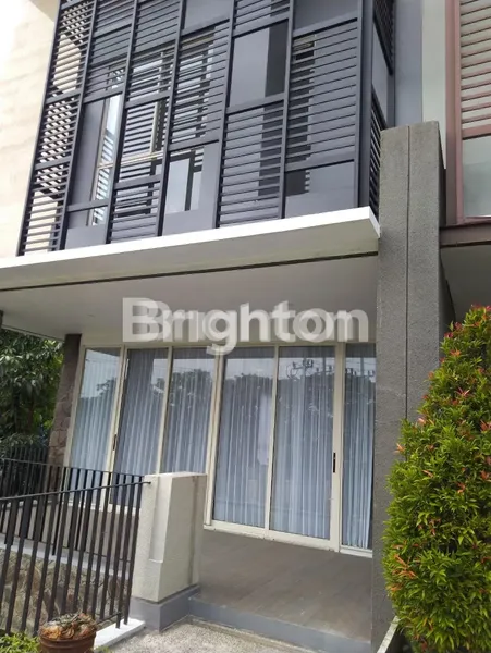 image RUMAH MUNGIL 3 LANTAI DI NOTREDAM, WISATA BUKIT MAS 2, SIAP HUNI (1)