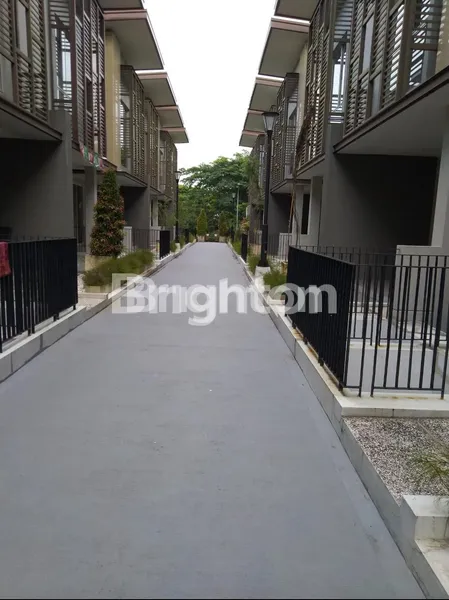 image RUMAH MUNGIL 3 LANTAI DI NOTREDAM, WISATA BUKIT MAS 2, SIAP HUNI (2)