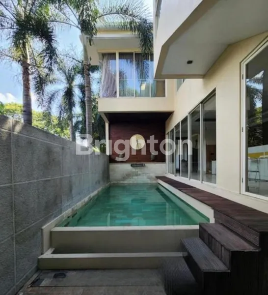 image RUMAH MODERN 3 LANTAI CIPETE, JAKARTA SELATAN (2)