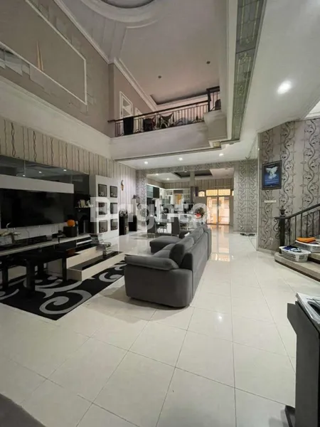 image MEWAH 2 LANTAI KAWASAN ELITE DHARMAHUSADA DEKAT GALAXY MALL, KERTAJAYA (7)