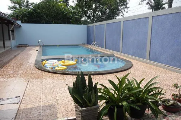 image RUMAH MEWAH SIAP HUNI DENGAN HALAMAN LUAS DAN KOLAM RENANG ,          1 LANTAI KOMPLEK ARCO BOJONGSARI DEPOK (7)