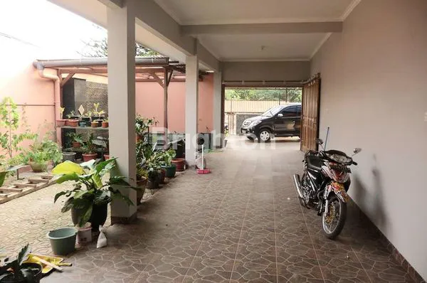 image RUMAH MEWAH SIAP HUNI DENGAN HALAMAN LUAS DAN KOLAM RENANG ,          1 LANTAI KOMPLEK ARCO BOJONGSARI DEPOK (8)