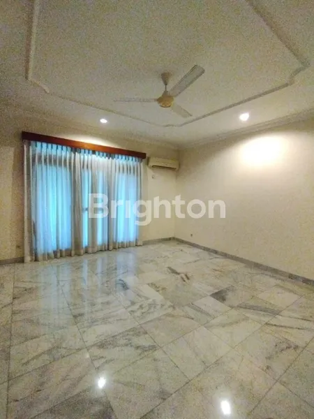 image RUMAH MEWAH ASRI HALAMAN LUAS POOL JAKUZZI LOKASI ELITE KEMANG JAKARTA SELATAN (7)