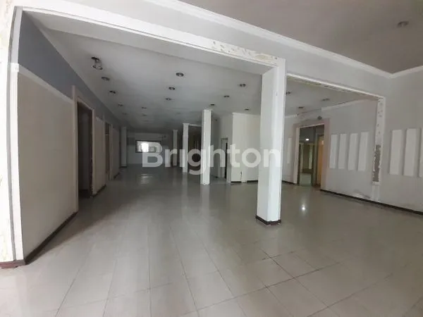 JL SLAMET RIYADI - GEDUNG SEWA BEKAS KLINIK KECANTIKAN  SIAP PAKAI