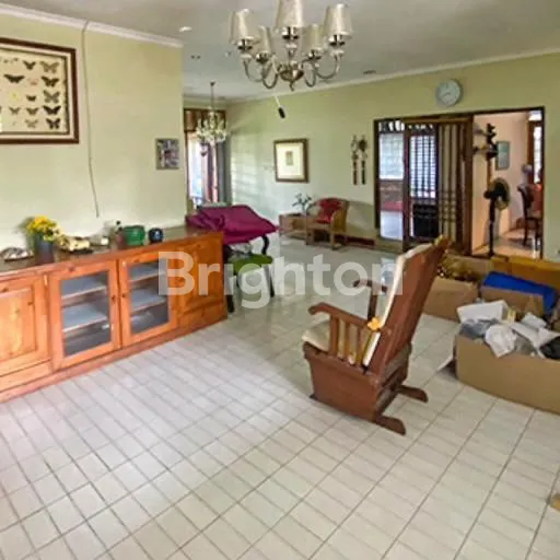 image RUMAH ASRI DENGAN HALAMAN LUAS DI PINGGIR JALAN UTAMA SANGAT COCOK DIJADIKAN TEMPAT USAHA ATAU RUMAH TINGGAL KOMPLEK ARCO BOJONGSARI (4)