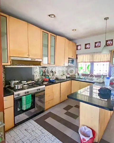 image RUMAH ASRI DENGAN HALAMAN LUAS DI PINGGIR JALAN UTAMA SANGAT COCOK DIJADIKAN TEMPAT USAHA ATAU RUMAH TINGGAL KOMPLEK ARCO BOJONGSARI (5)