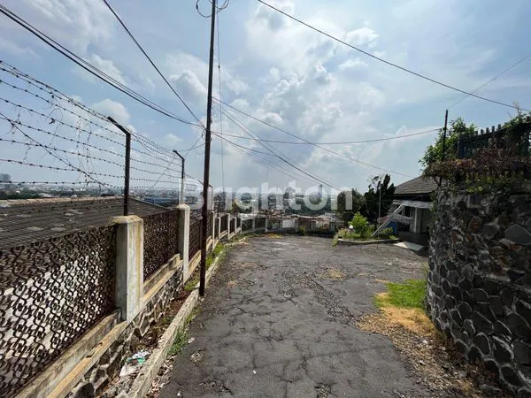 image RUMAH DENGAN PEMANDANGAN KOTA SEMARANG SIRANDA DIPONEGORO SEMARANG (8)