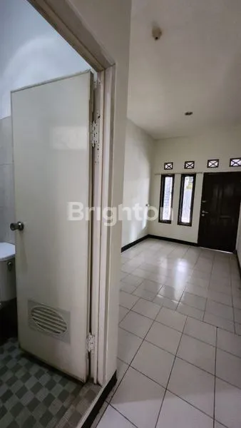 image RUMAH DENGAN KAMAR BESAR DI ANTAPANI (4)