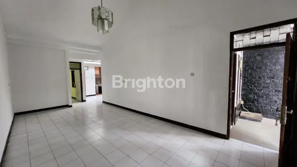 image RUMAH DENGAN KAMAR BESAR DI ANTAPANI (2)