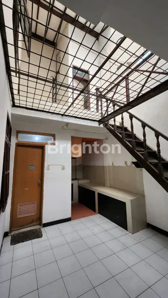 image RUMAH DENGAN KAMAR BESAR DI ANTAPANI (6)