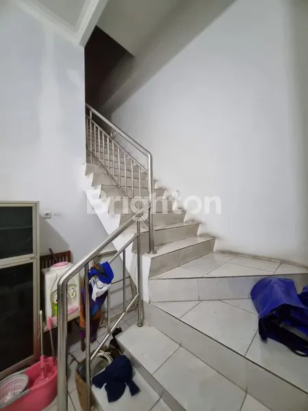 image RUMAH KAPUK KAMAL 2.5 LANTAI SIAP HUNI (2)