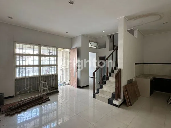 image RUMAH 2 LANTAI MINIMALIS MODERN, MINIM RENOV DEKAT STASIUN BALAPAN - SOLO (8)