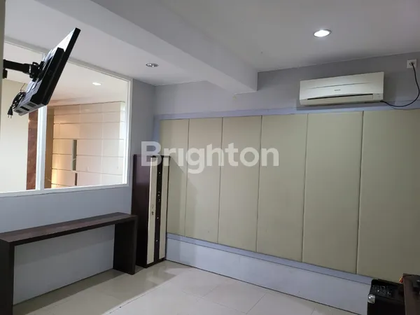 image RUKO GANDENG 3 UNIT DIAREA KOMERSIAL KLAMPIS SQUARE SIAP PAKAI DEKAT MERR (8)