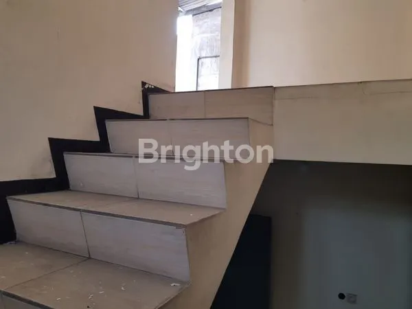 image RUMAH TINGGAL MINIMALIS 2,5 LANTAI, HARGA RAMAH, SAYAP CIJERAH. (6)