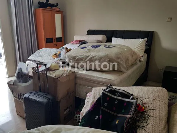 image RUMAH MEWAH MODERN SEMI FURNISHED  2 LANTAI TAMAN HOLIS INDAH 1 (5)