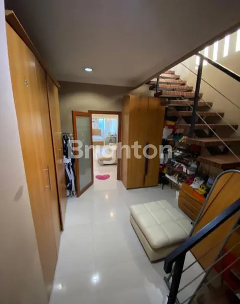 image RUMAH JELAMBAR SIAP HUNI 4.5 LANTAI (2)