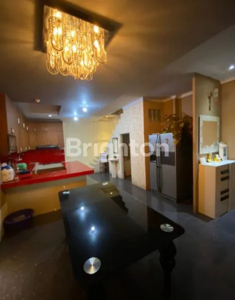 image RUMAH JELAMBAR SIAP HUNI 4.5 LANTAI (3)