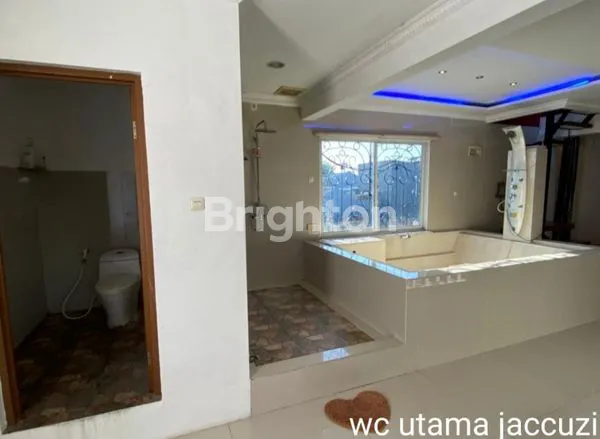 image RUMAH JELAMBAR SIAP HUNI 4.5 LANTAI (4)