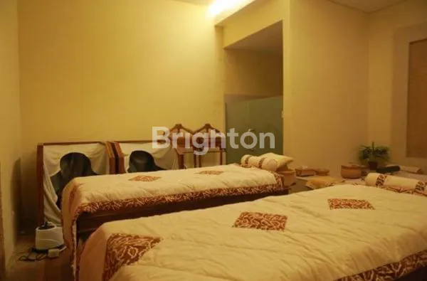 DI JUAL RUKO CITRALAND 3 RUKO JADI 1 PINTU BANYAK DAPAT BONUS BONUSNYA. MEJA DAN KURSI DAN JUGA PERLENGKAPAN SPA. SANGAT STRATEGIS DAN COCOK UNTUK USAHA APA SAJA.