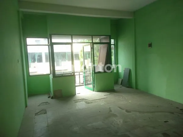 image RUKO 3.5 LT SIAP PAKAI AREA KOMERSIAL DI PENGAMPON SQUARE SURABAYA (5)