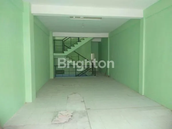 image RUKO 3.5 LT SIAP PAKAI AREA KOMERSIAL DI PENGAMPON SQUARE SURABAYA (2)