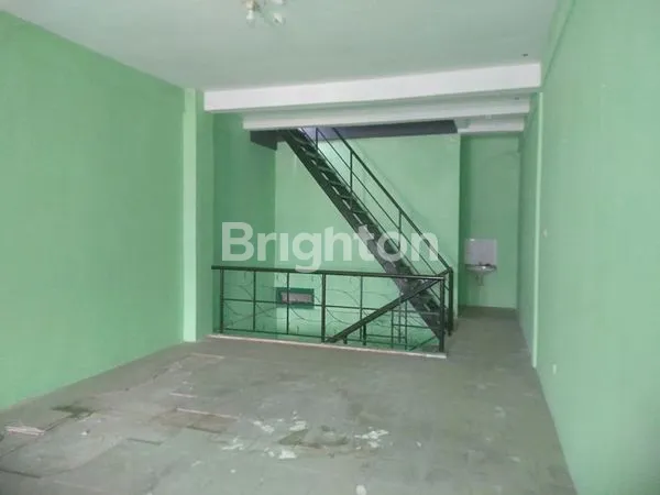 image RUKO 3.5 LT SIAP PAKAI AREA KOMERSIAL DI PENGAMPON SQUARE SURABAYA (4)