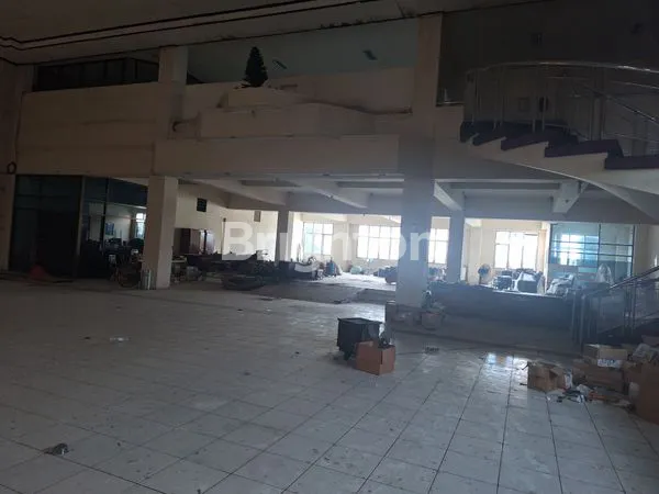 image BANGUNAN BEKAS SHOWROOM MOBIL, DEKAT UNS , JEBRES SOLO (6)