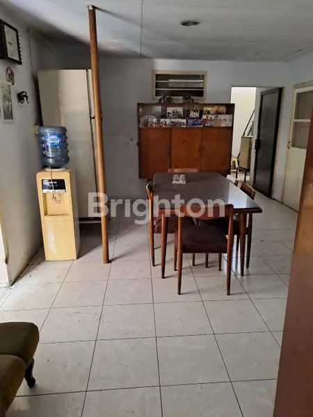 image RUMAH TUA JELAMBAR BARU BEBAS BANJIR (2)