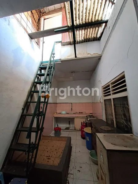 image RUMAH TUA JELAMBAR BARU BEBAS BANJIR (3)