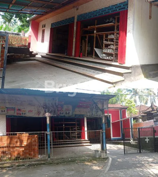 image RUMAH LUAS 1 LANTAI  PLUS TOKO DENGAN LUAS TANAH 6 ARE, GARASE BESAR, LOKASI PINGGIR JALAN UTAMA DI KLUNGKUNG (5)