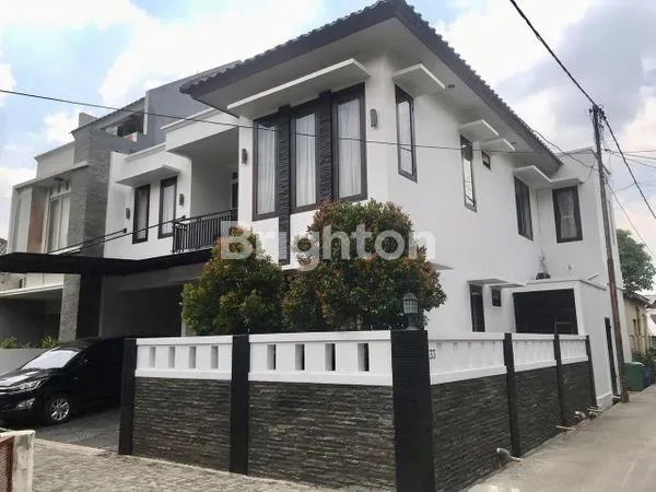 image RUMAH CANTIK MEWAH 2 LANTAI SIAP HUNI (1)