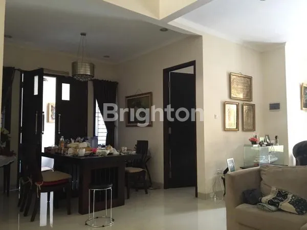 image RUMAH CANTIK MEWAH 2 LANTAI SIAP HUNI (5)