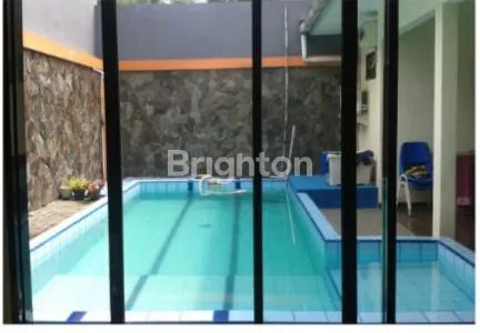 image RUMAH ASRI DI LINGKUNGAN YANG NYAMAN ADA KOLAM RENANG (6)