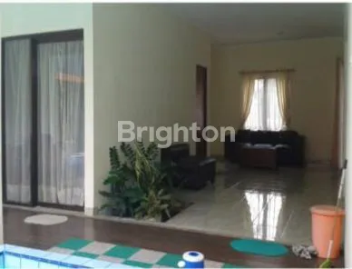 image RUMAH ASRI DI LINGKUNGAN YANG NYAMAN ADA KOLAM RENANG (3)