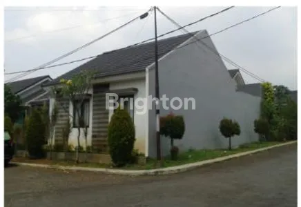 image RUMAH ASRI DI LINGKUNGAN YANG NYAMAN ADA KOLAM RENANG (2)