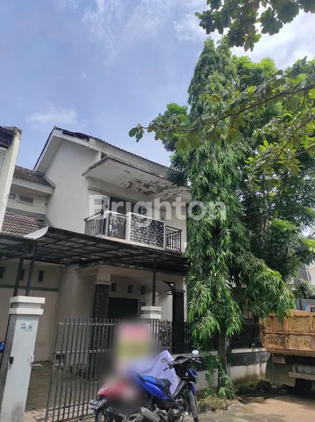 RUMAH DUA LANTAI LOKASI STRATEGIS DALAM KOTA