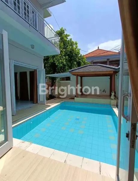 image RUMAH MEWAH DAN NYAMAN DENGAN KOLAM RENANG DI RENON DENPASAR (8)