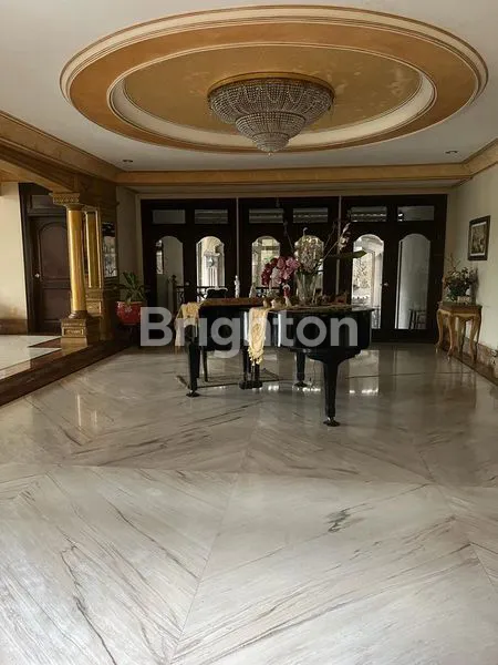 image GRAHA FAMILI RUMAH KLASIK MEWAH (2)